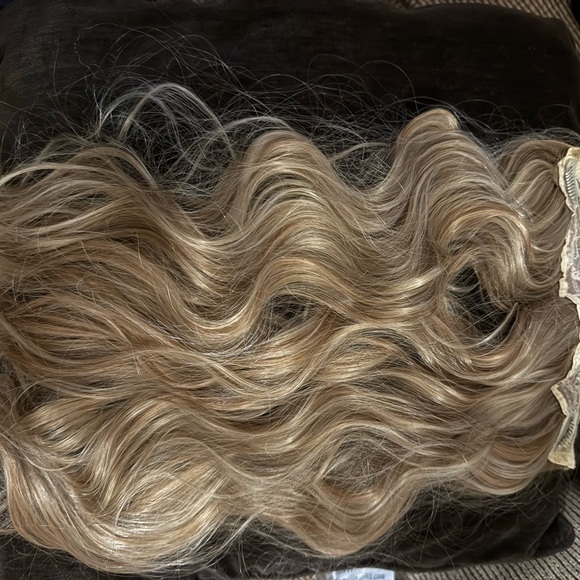Victoria's Secret Wavy Blonde Hair Extensions - Picture 1 of 4